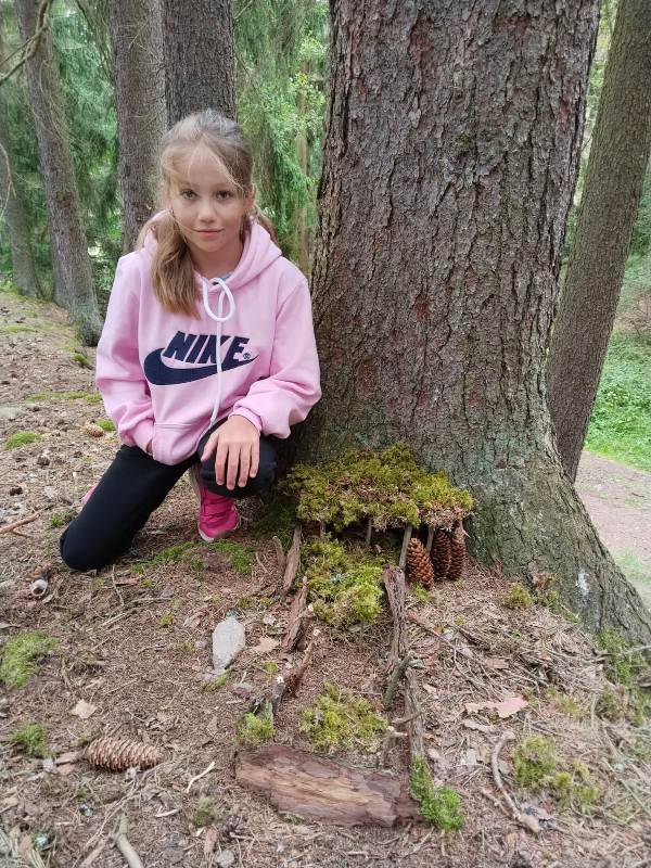 250707_Skritce_v_lese_01