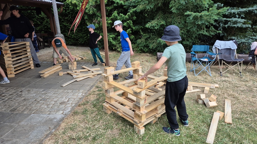 250711_Stavba_opevneni_01