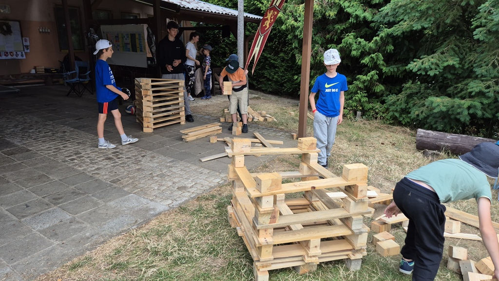 250711_Stavba_opevneni_02