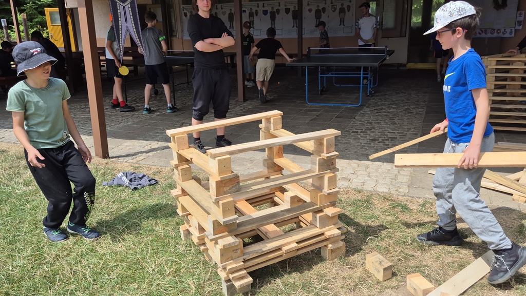 250711_Stavba_opevneni_04