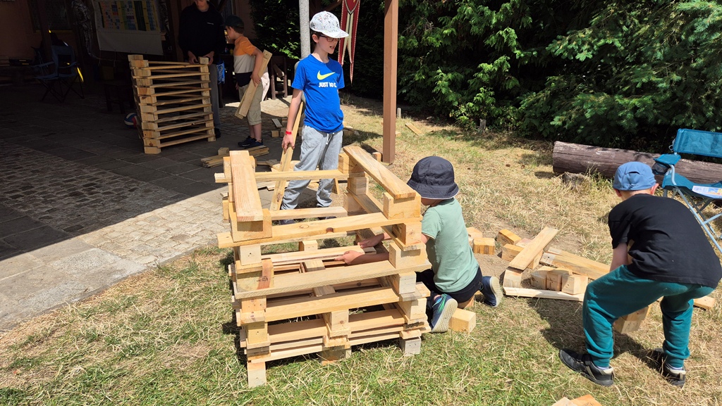 250711_Stavba_opevneni_08