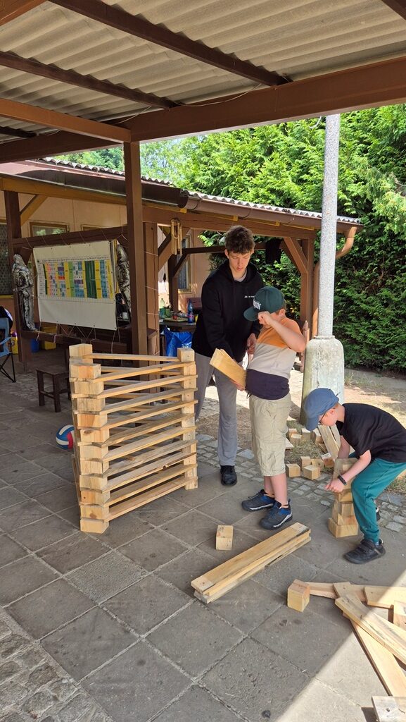 250711_Stavba_opevneni_09