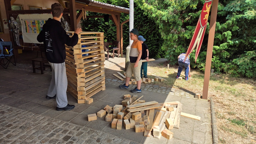 250711_Stavba_opevneni_18