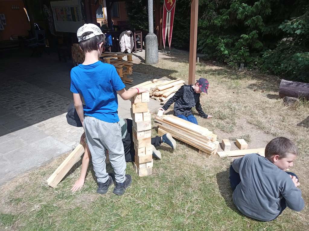 250711_Stavba_opevneni_23